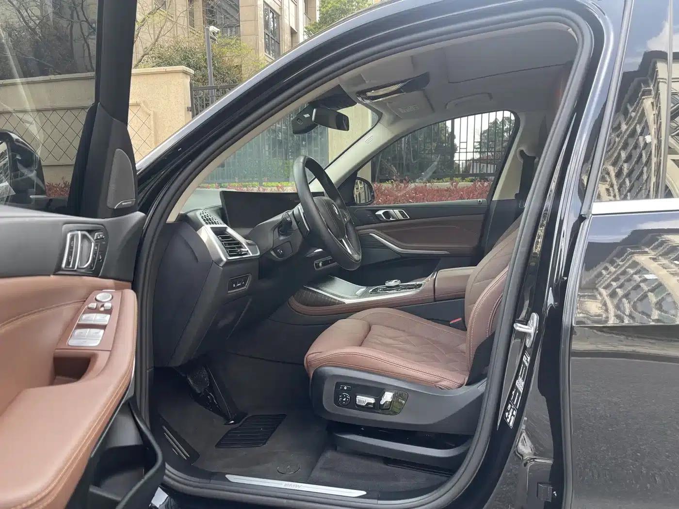 BMW X7 2023 xDrive40i Leading Luxury Package — миниатюра 9