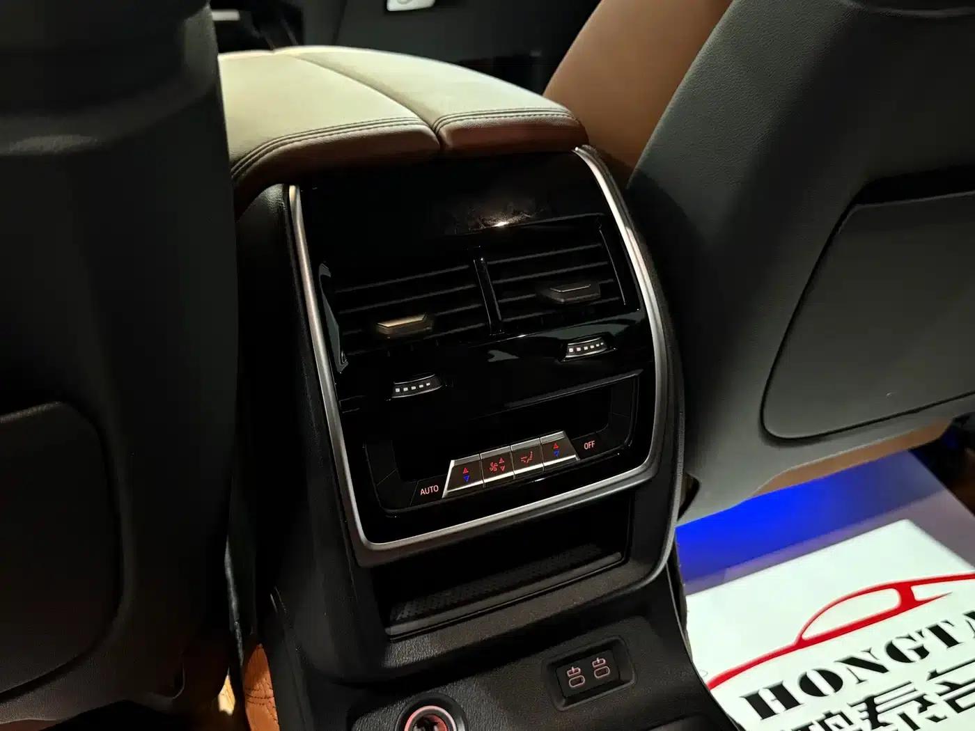 BMW X7 2020 xDrive40i Luxury Package — миниатюра 11