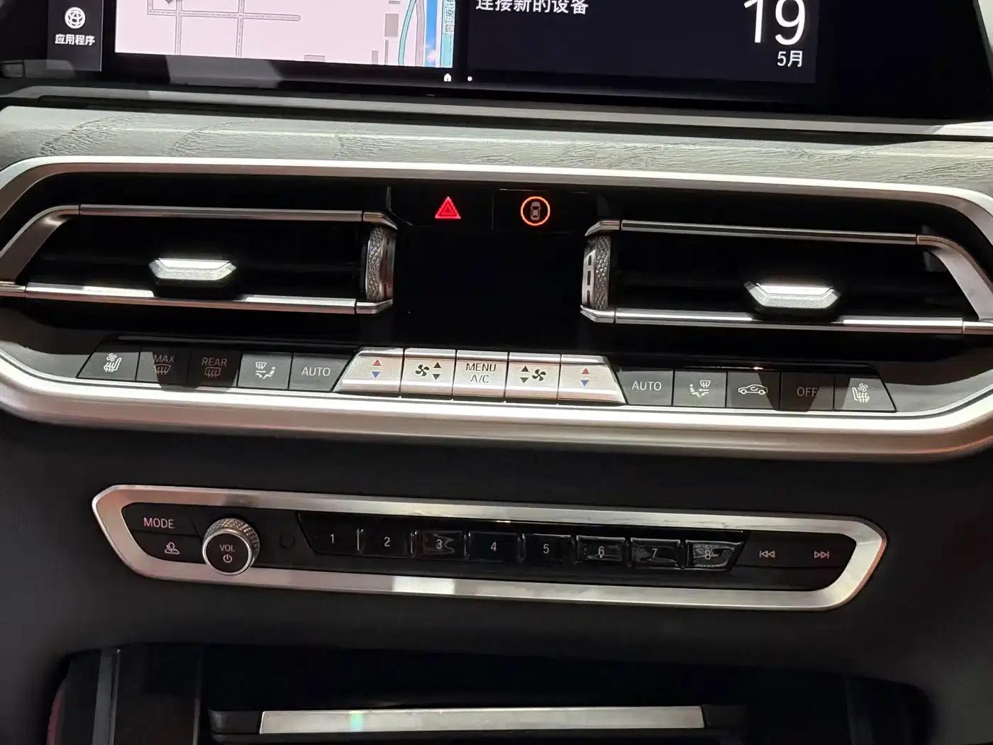 BMW X7 2020 xDrive40i Luxury Package — миниатюра 13