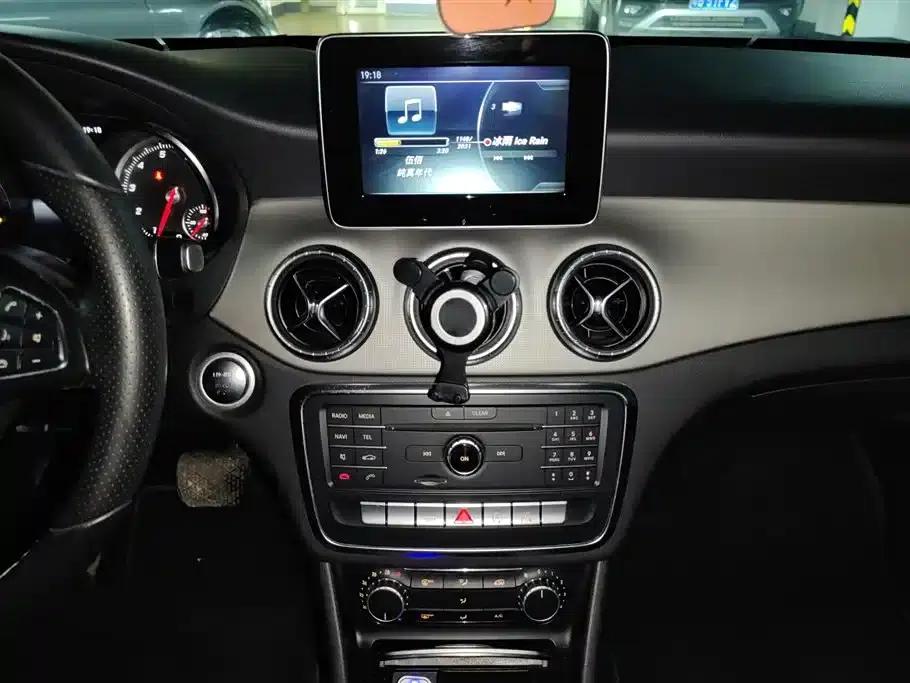 Imported Mercedes-Benz CLA 2016 Facelift CLA 200 Fashion Model — миниатюра 13