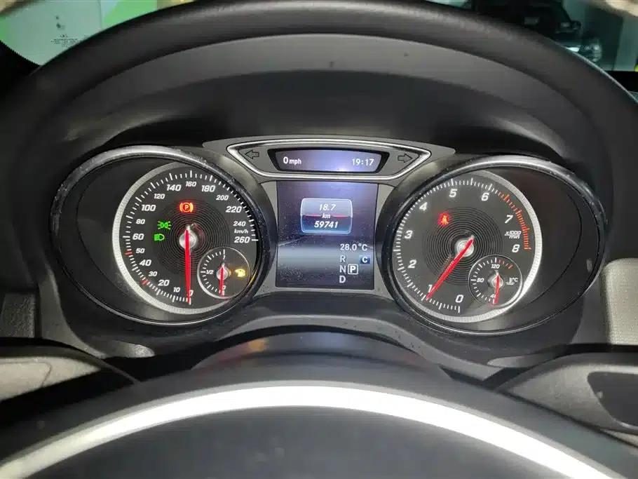 Imported Mercedes-Benz CLA 2016 Facelift CLA 200 Fashion Model — миниатюра 14