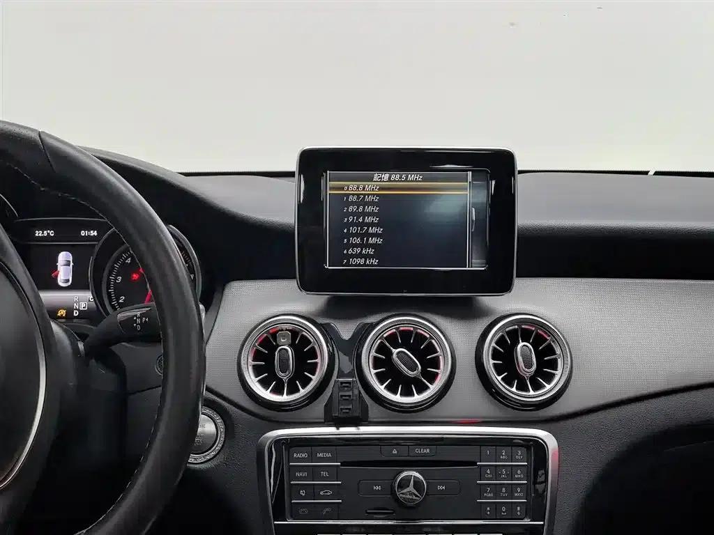 Imported Mercedes-Benz CLA 2017 CLA 200 Fashion Edition — миниатюра 12
