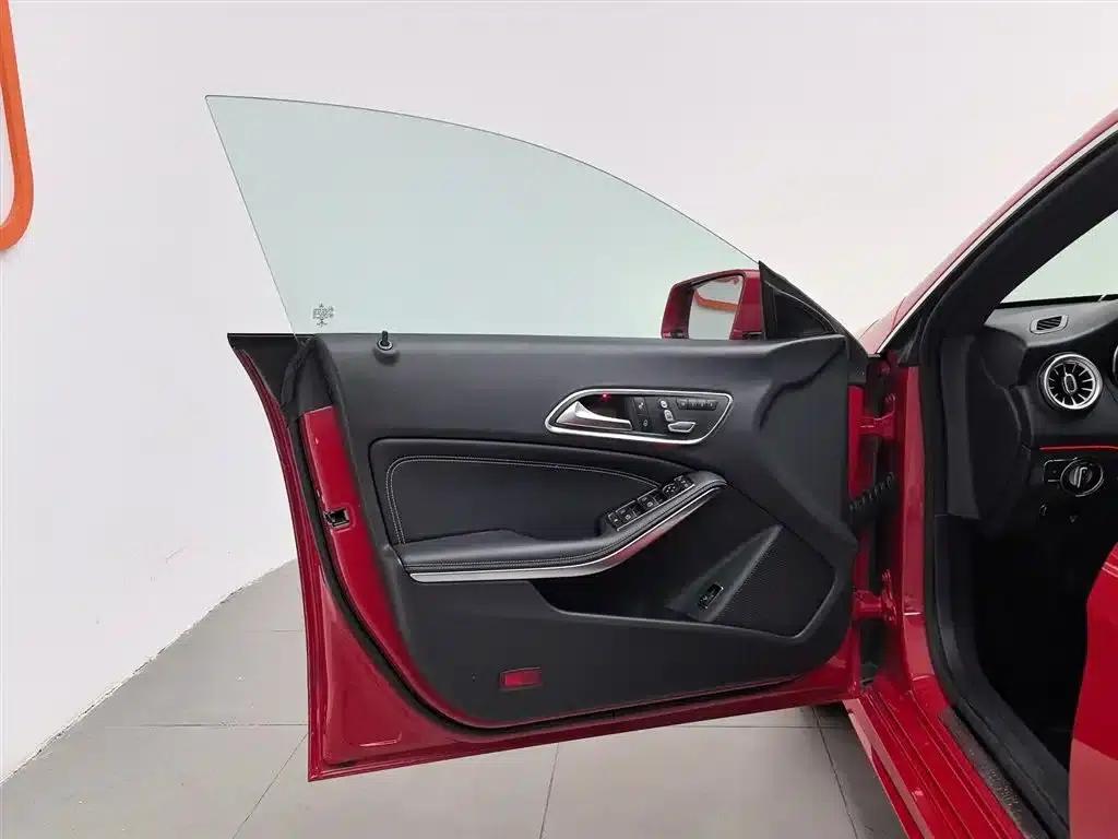 Imported Mercedes-Benz CLA 2017 CLA 200 Fashion Edition — миниатюра 8