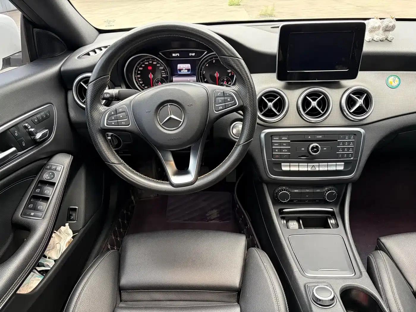 Imported Mercedes-Benz CLA 2016 CLA 200 Fashion Edition — миниатюра 11