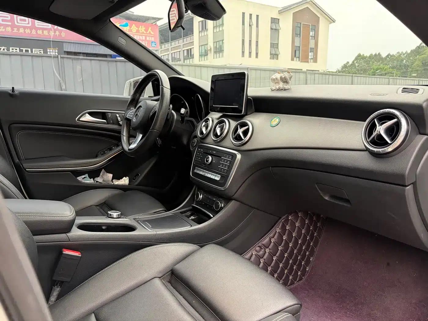Imported Mercedes-Benz CLA 2016 CLA 200 Fashion Edition — миниатюра 13