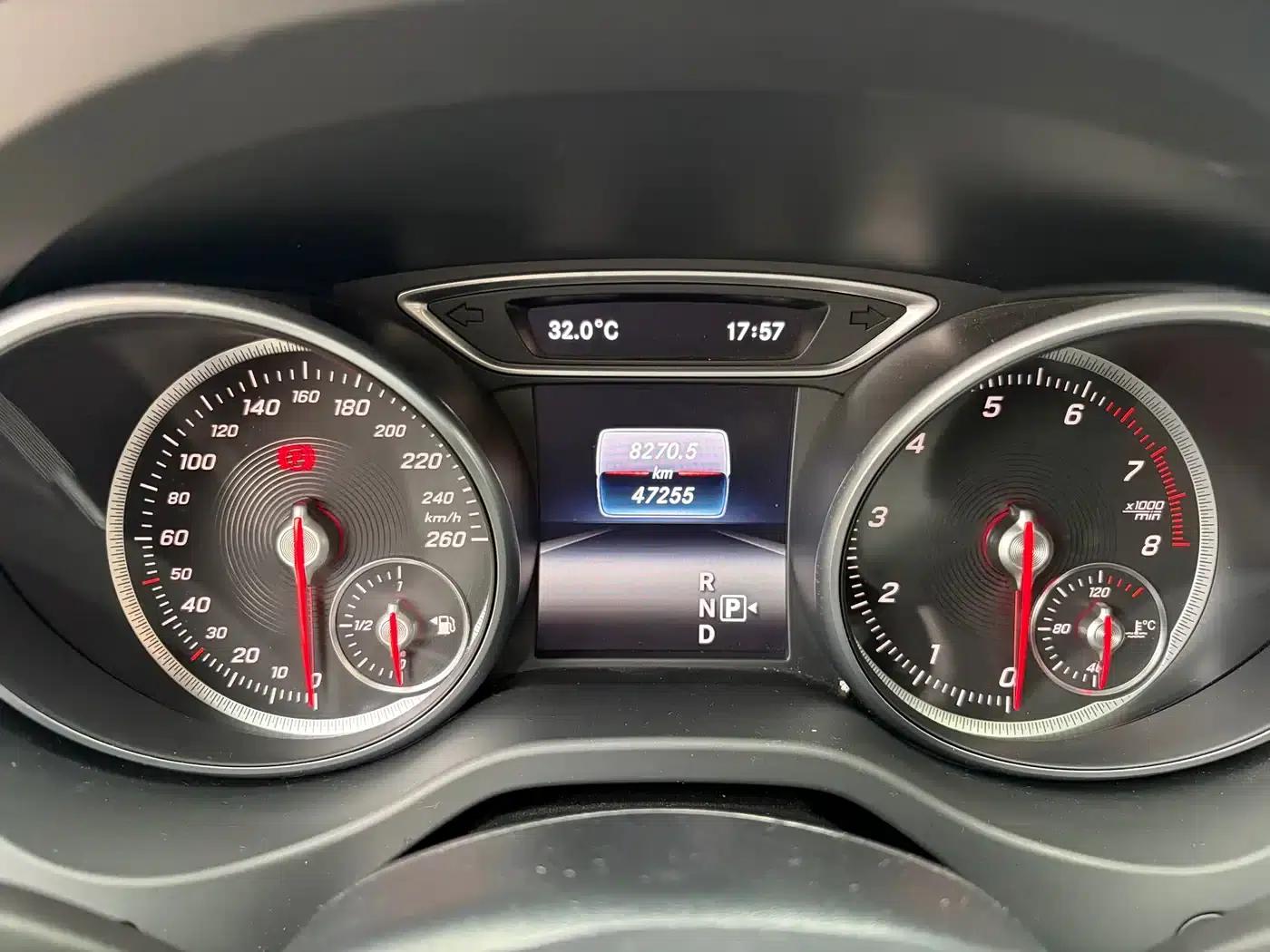 Imported Mercedes-Benz CLA 2016 CLA 200 Fashion Edition — миниатюра 6