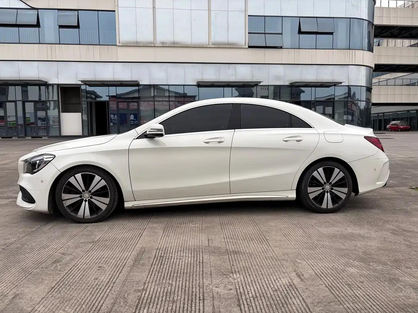 Imported Mercedes-Benz CLA 2016 CLA 200 Fashion Edition — миниатюра 9