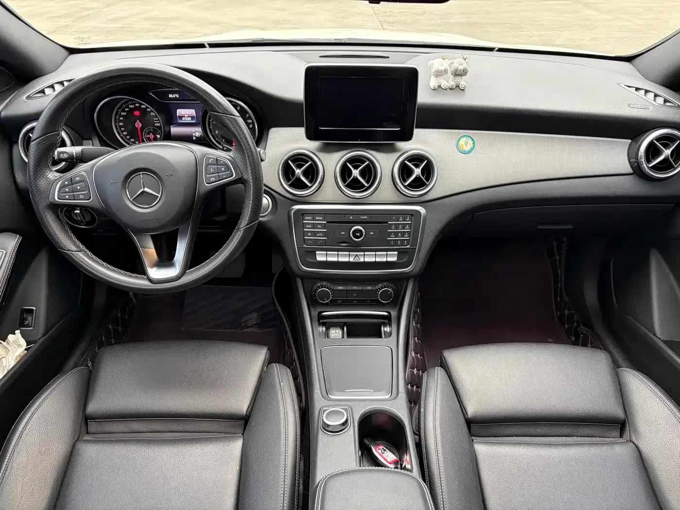 Imported Mercedes-Benz CLA 2016 CLA 200 Fashion Edition — миниатюра 10