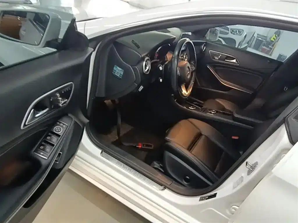 Imported Mercedes-Benz CLA 2019 CLA 200 Fashion Edition — миниатюра 16