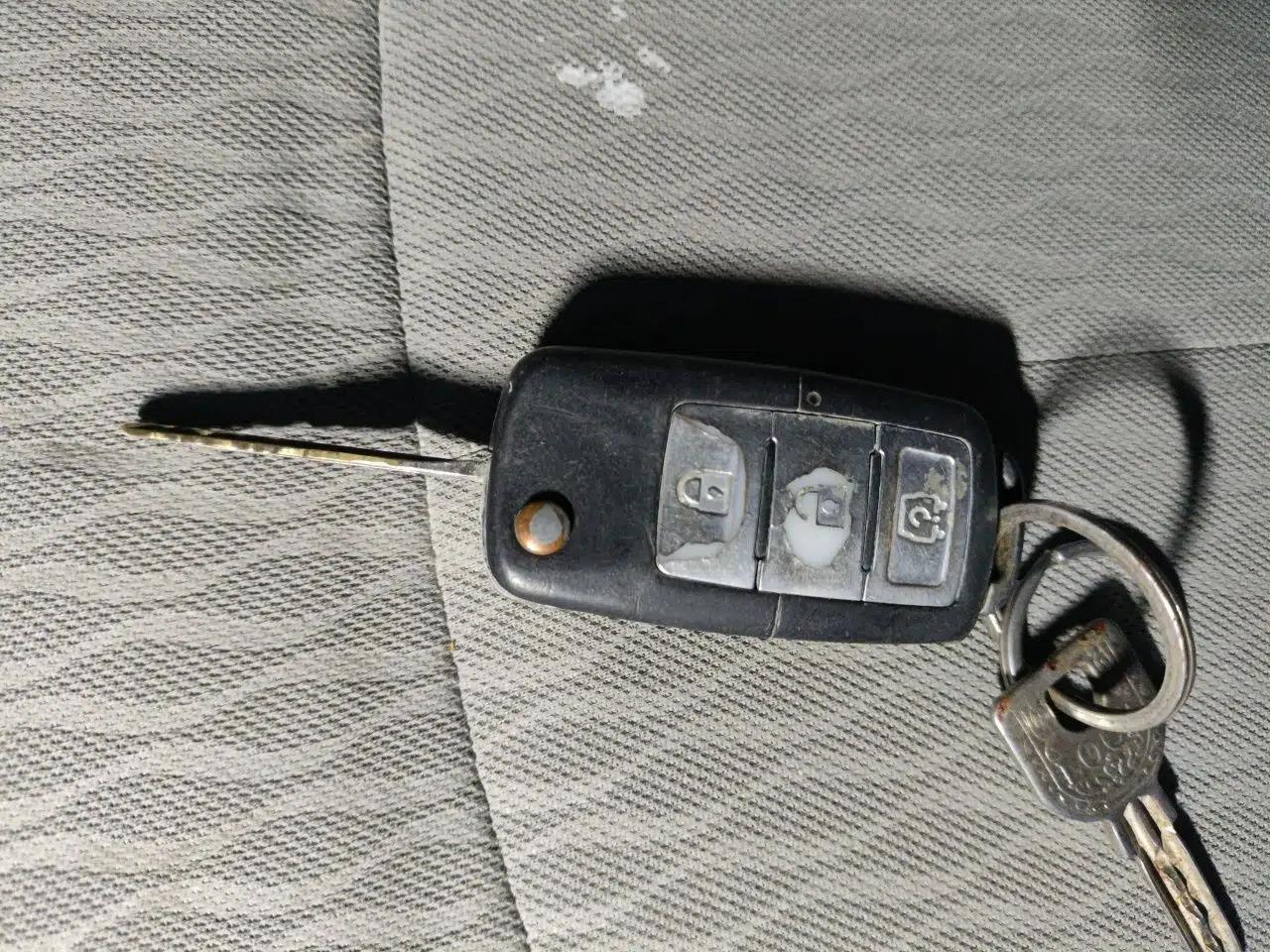 FORTHING Lingzhi 2016 M3L 1.6L 7-Seater Comfort Model — миниатюра 9