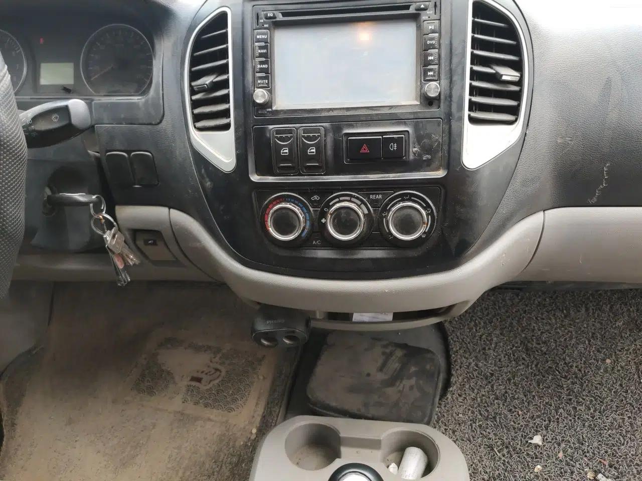 FORTHING Lingzhi 2015 V3 1.5L 7-Seater Luxury Model — миниатюра 14