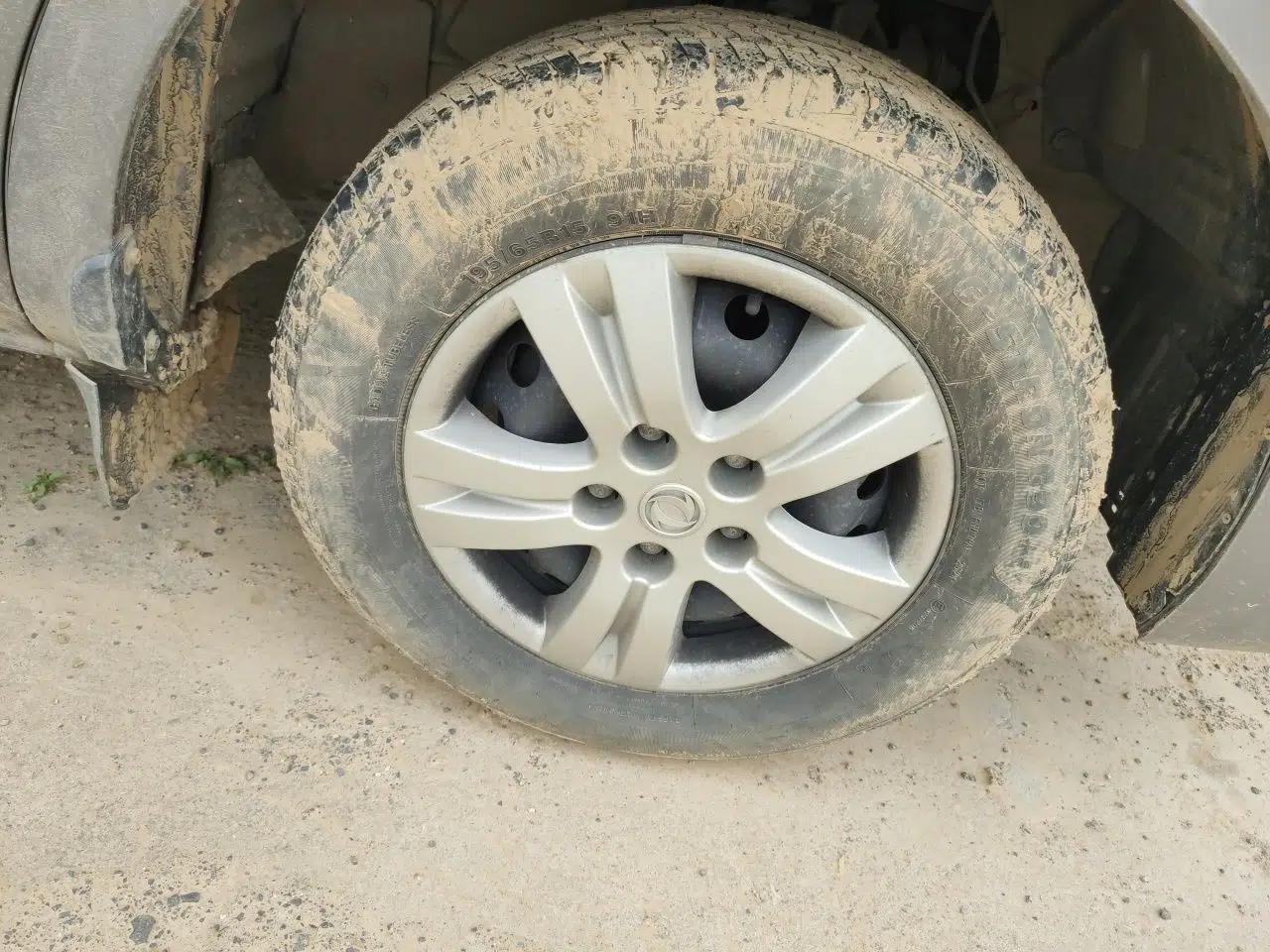 FORTHING Lingzhi 2015 V3 1.5L 7-Seater Luxury Model — миниатюра 8