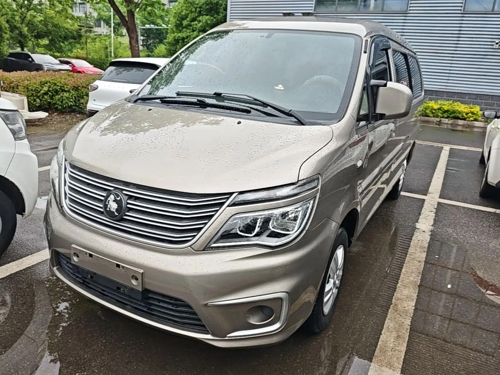 FORTHING Lingzhi 2022 M5L 1.6L Utility Model 7 Seats — миниатюра 1