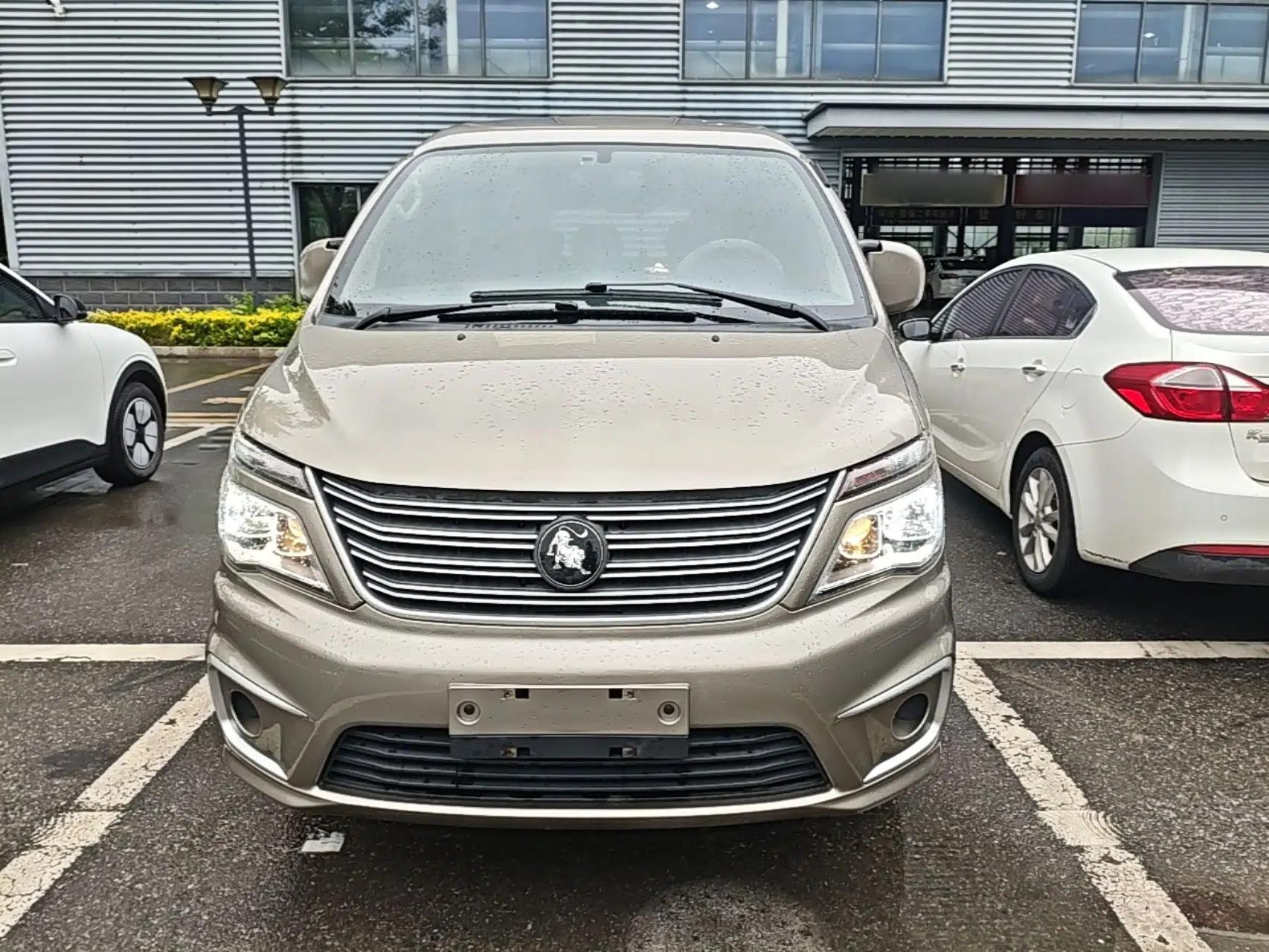 FORTHING Lingzhi 2022 M5L 1.6L Utility Model 7 Seats — миниатюра 2
