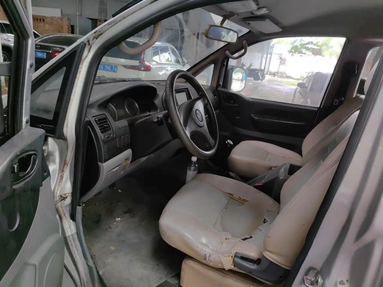 FORTHING Lingzhi 2013 V3 1.5L 7-Seater Luxury Model — миниатюра 17
