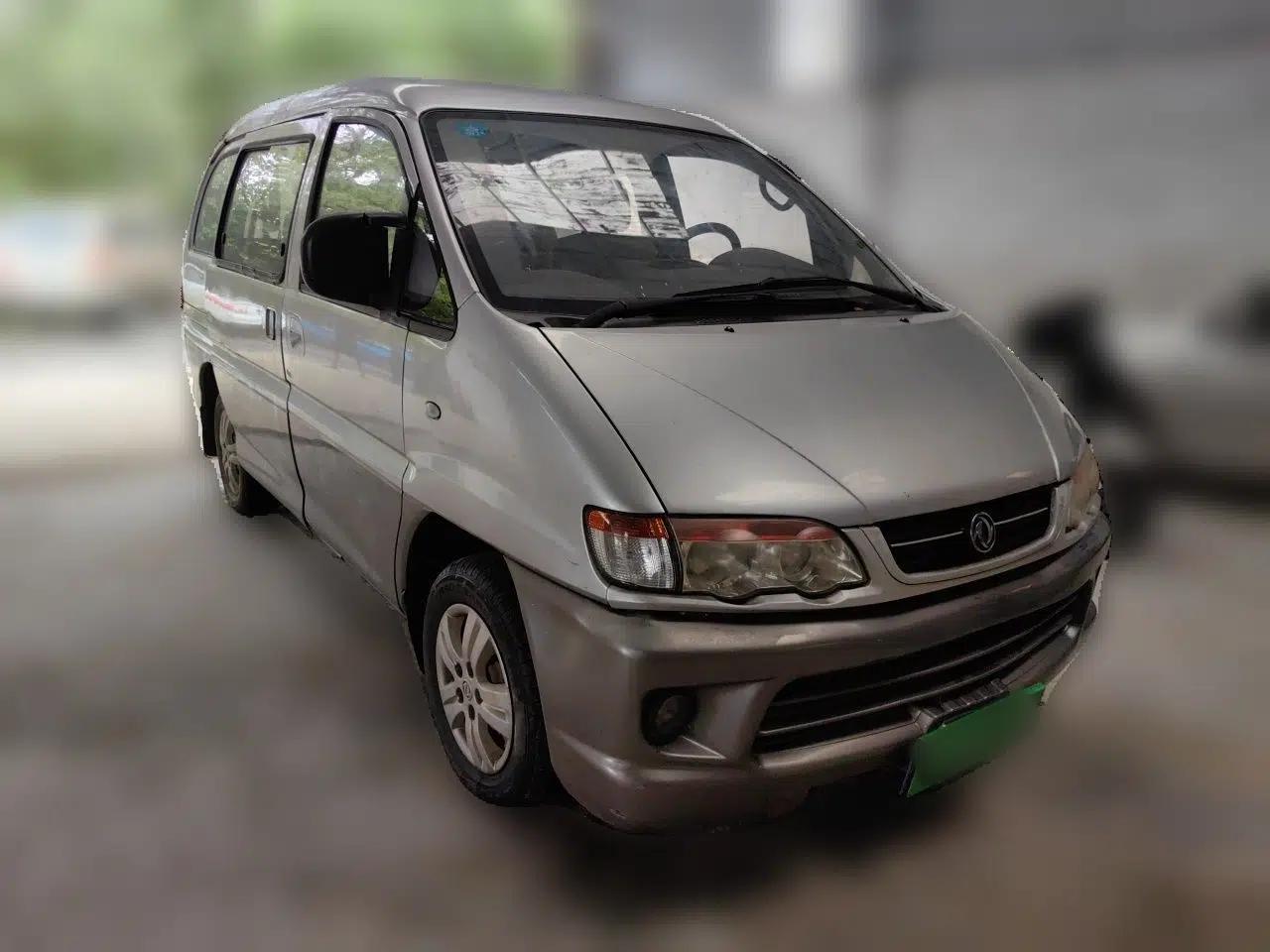 FORTHING Lingzhi 2013 V3 1.5L 7-Seater Luxury Model — миниатюра 3