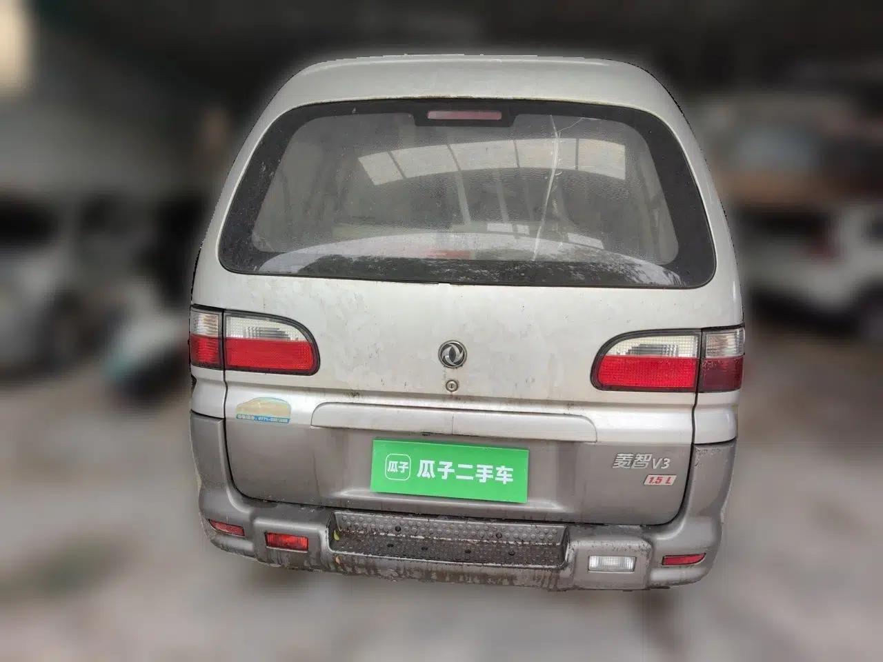 FORTHING Lingzhi 2013 V3 1.5L 7-Seater Luxury Model — миниатюра 5