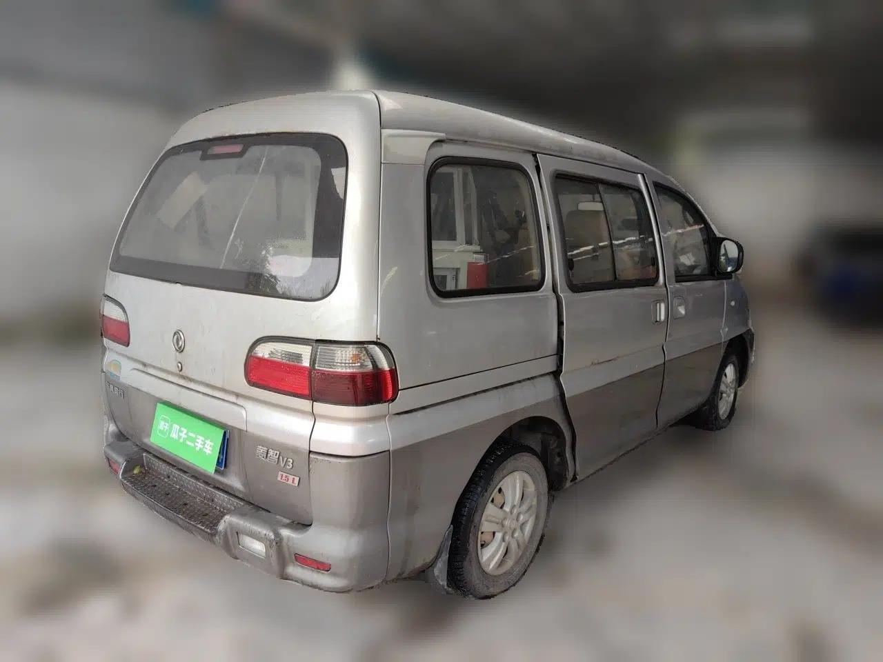 FORTHING Lingzhi 2013 V3 1.5L 7-Seater Luxury Model — миниатюра 6