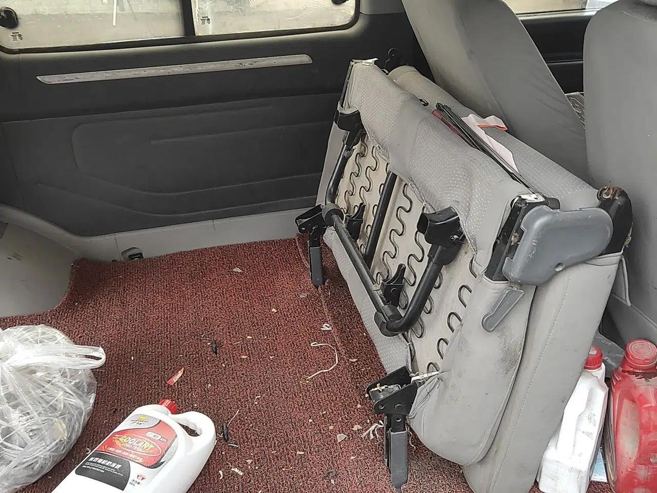 FORTHING Lingzhi 2015 V3 1.5L 7-seat Standard Model — миниатюра 18