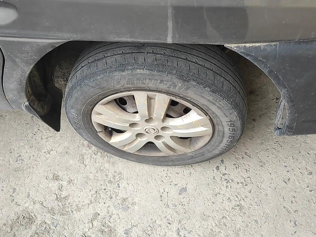FORTHING Lingzhi 2015 V3 1.5L 7-seat Standard Model — миниатюра 8