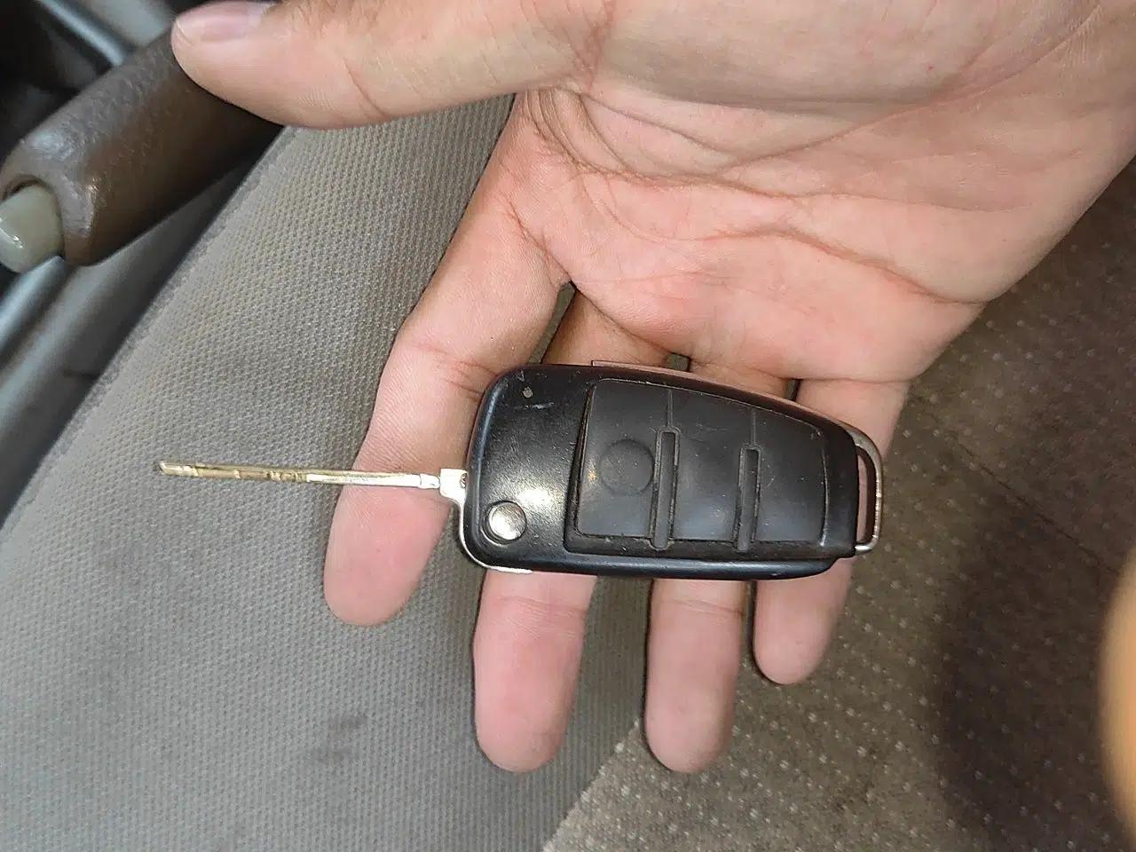 FORTHING Lingzhi 2015 V3 1.5L 7-seat Standard Model — миниатюра 9