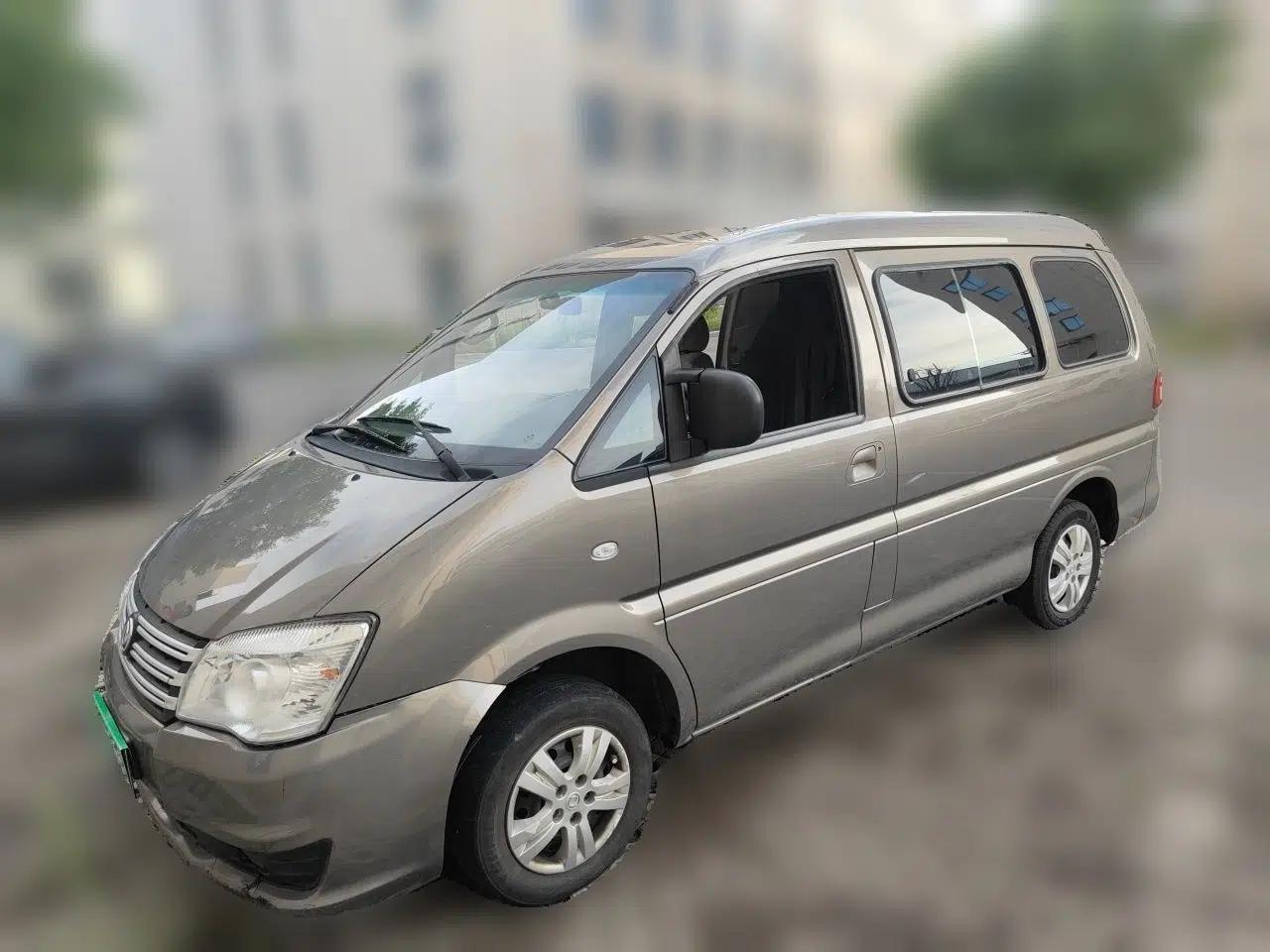FORTHING Lingzhi 2018 M3 1.5L 5-Seat Base Model — миниатюра 1