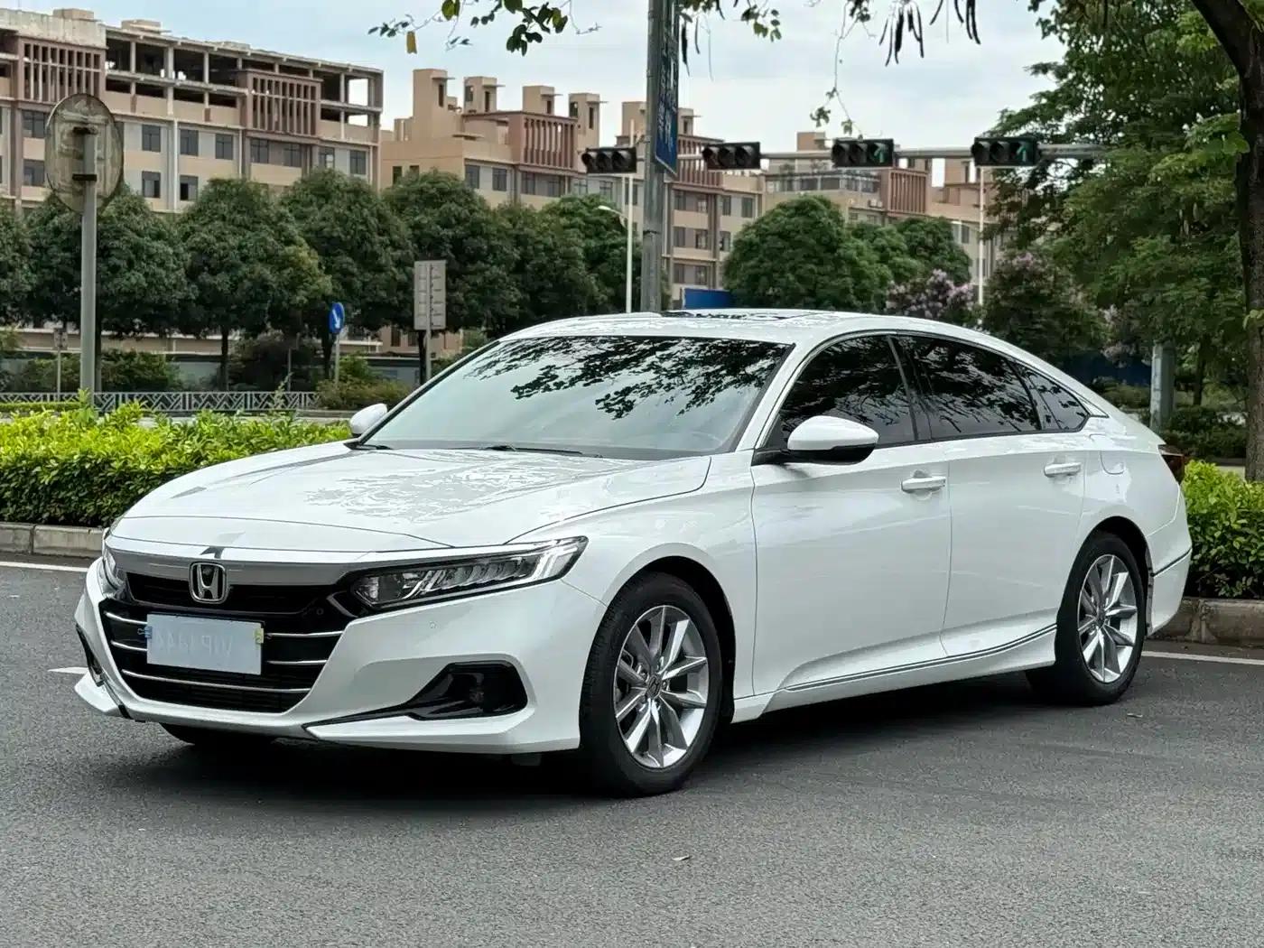 2022 Honda Accord 260TURBO Luxury Edition — миниатюра 1
