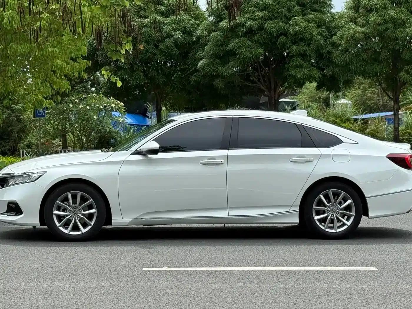 2022 Honda Accord 260TURBO Luxury Edition — миниатюра 3
