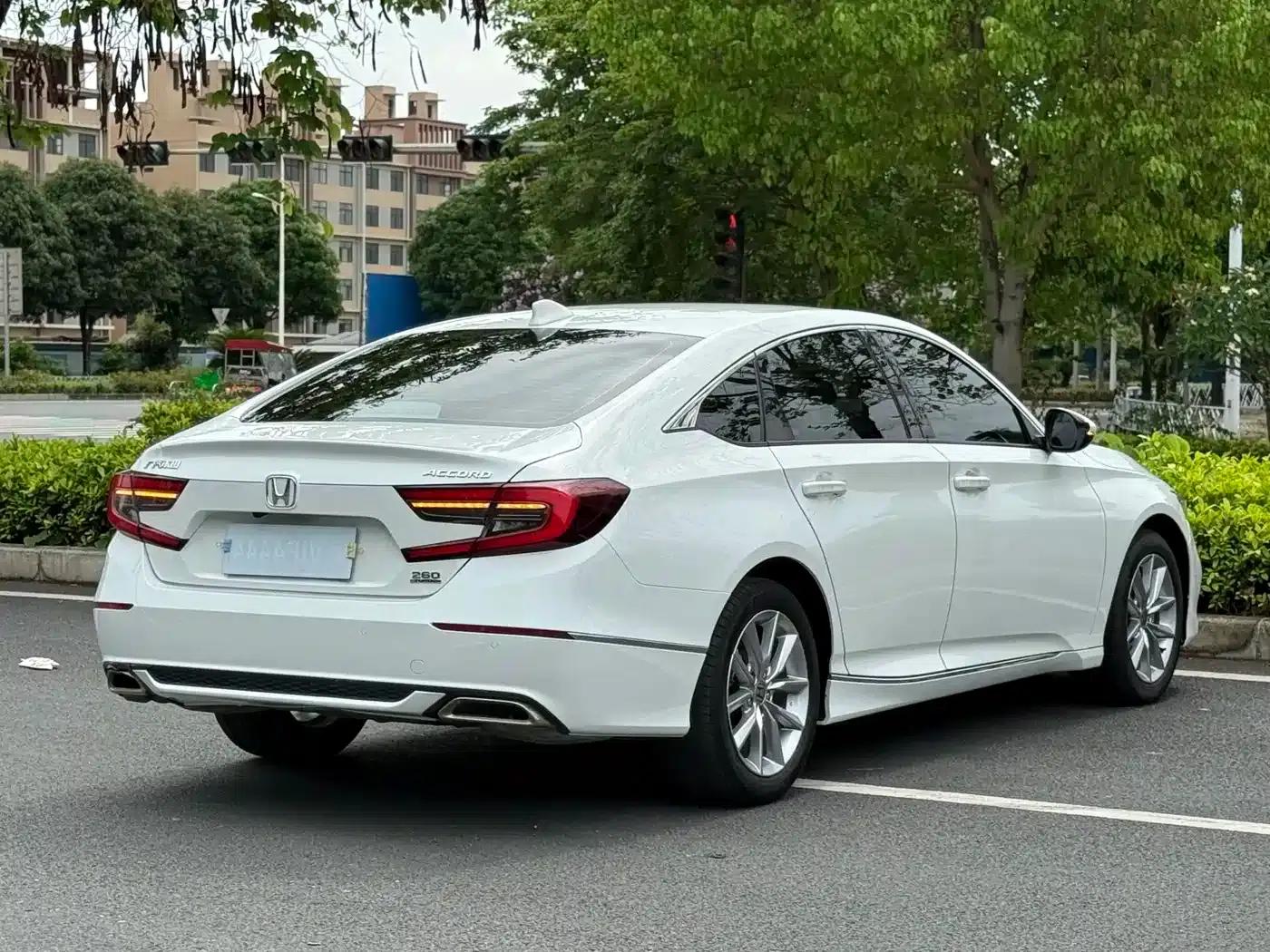 2022 Honda Accord 260TURBO Luxury Edition — миниатюра 4