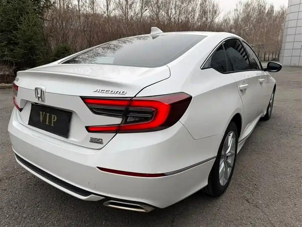 2022 Honda Accord 260TURBO Luxury Edition — миниатюра 3