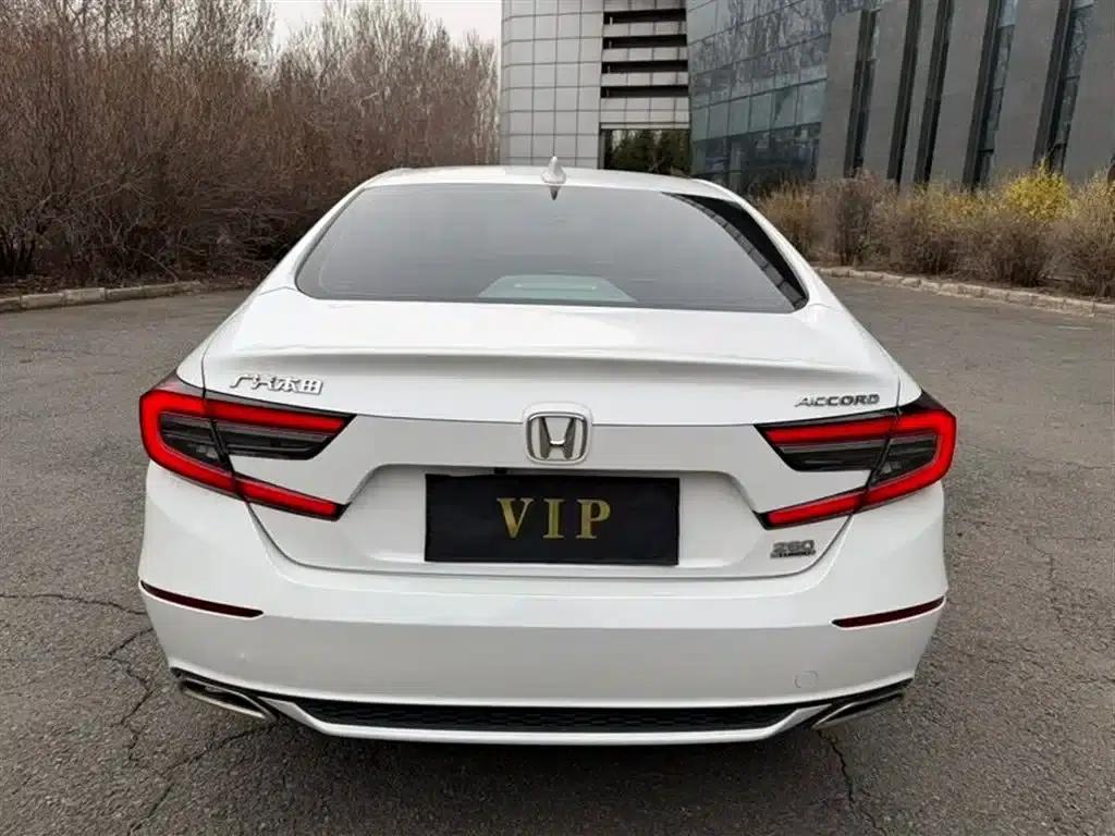 2022 Honda Accord 260TURBO Luxury Edition — миниатюра 4