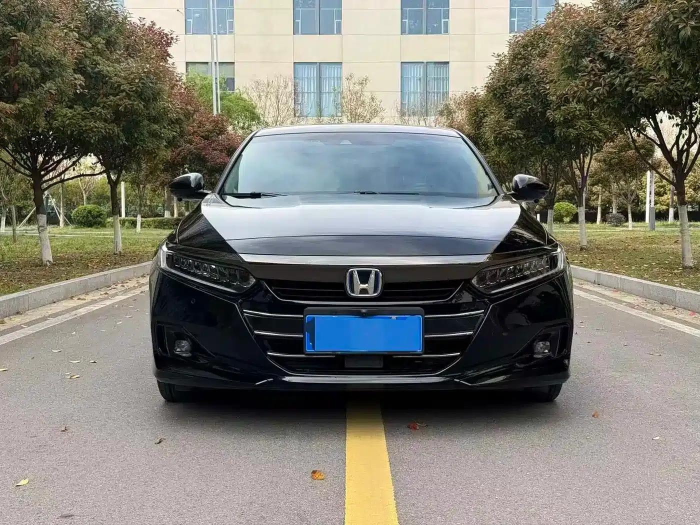 2022 Honda Accord Hybrid 2.0L Phantom Night Edition — миниатюра 2