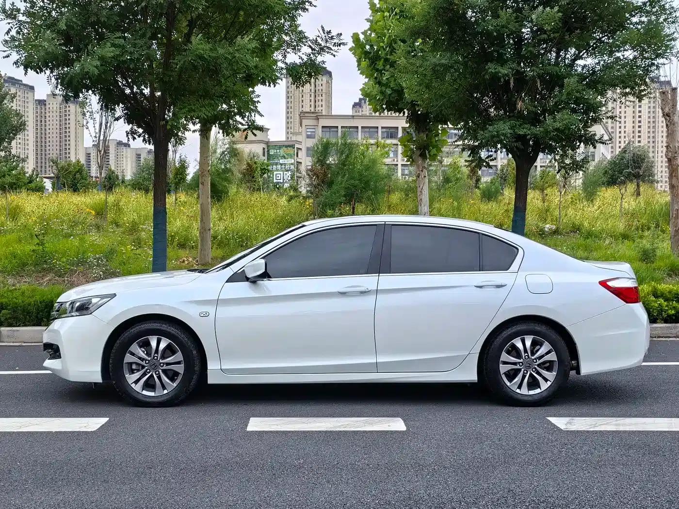 2015 Honda Accord 2.0L LX Comfort Edition — миниатюра 5
