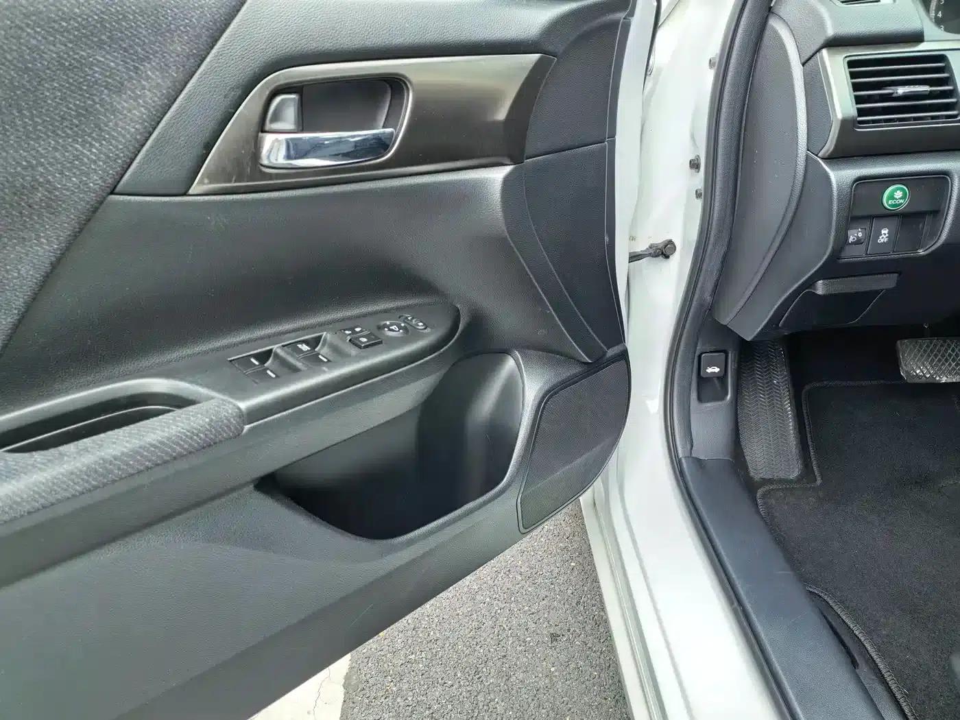 2015 Honda Accord 2.0L LX Comfort Edition — миниатюра 7