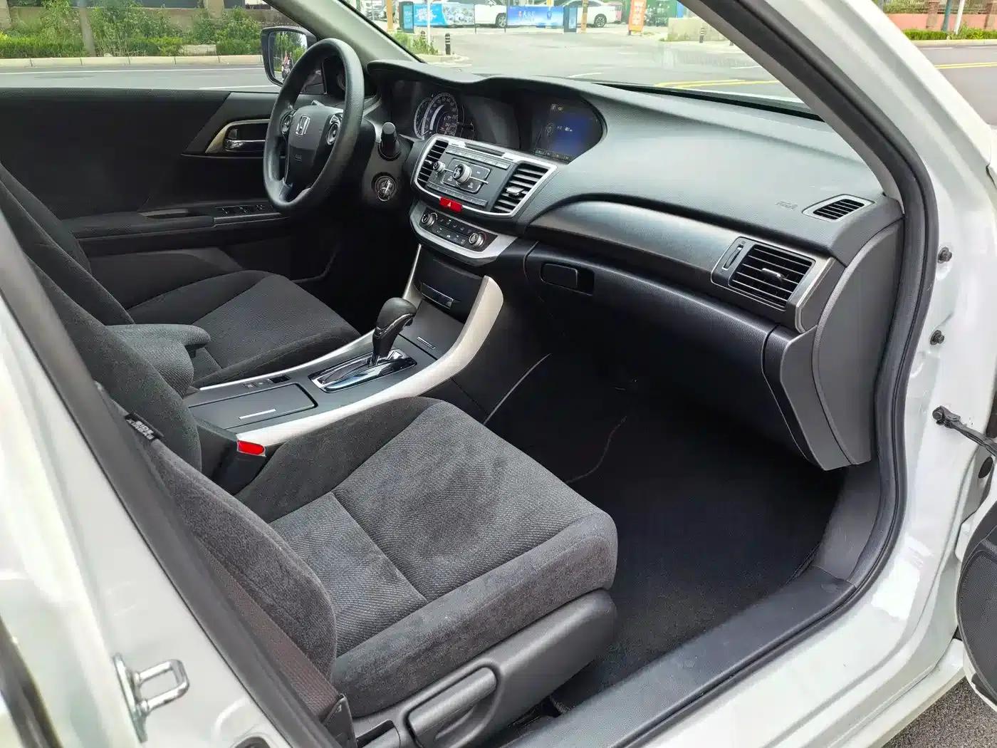 2015 Honda Accord 2.0L LX Comfort Edition — миниатюра 10