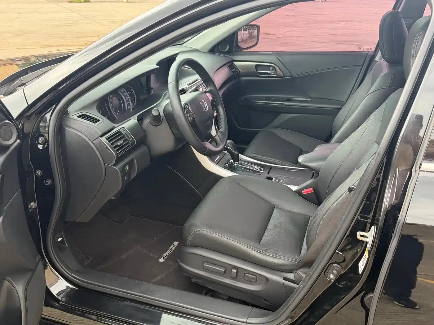 2015 Honda Accord 2.0L LXS Elite Edition — миниатюра 11