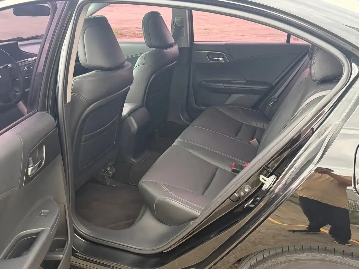 2015 Honda Accord 2.0L LXS Elite Edition — миниатюра 12