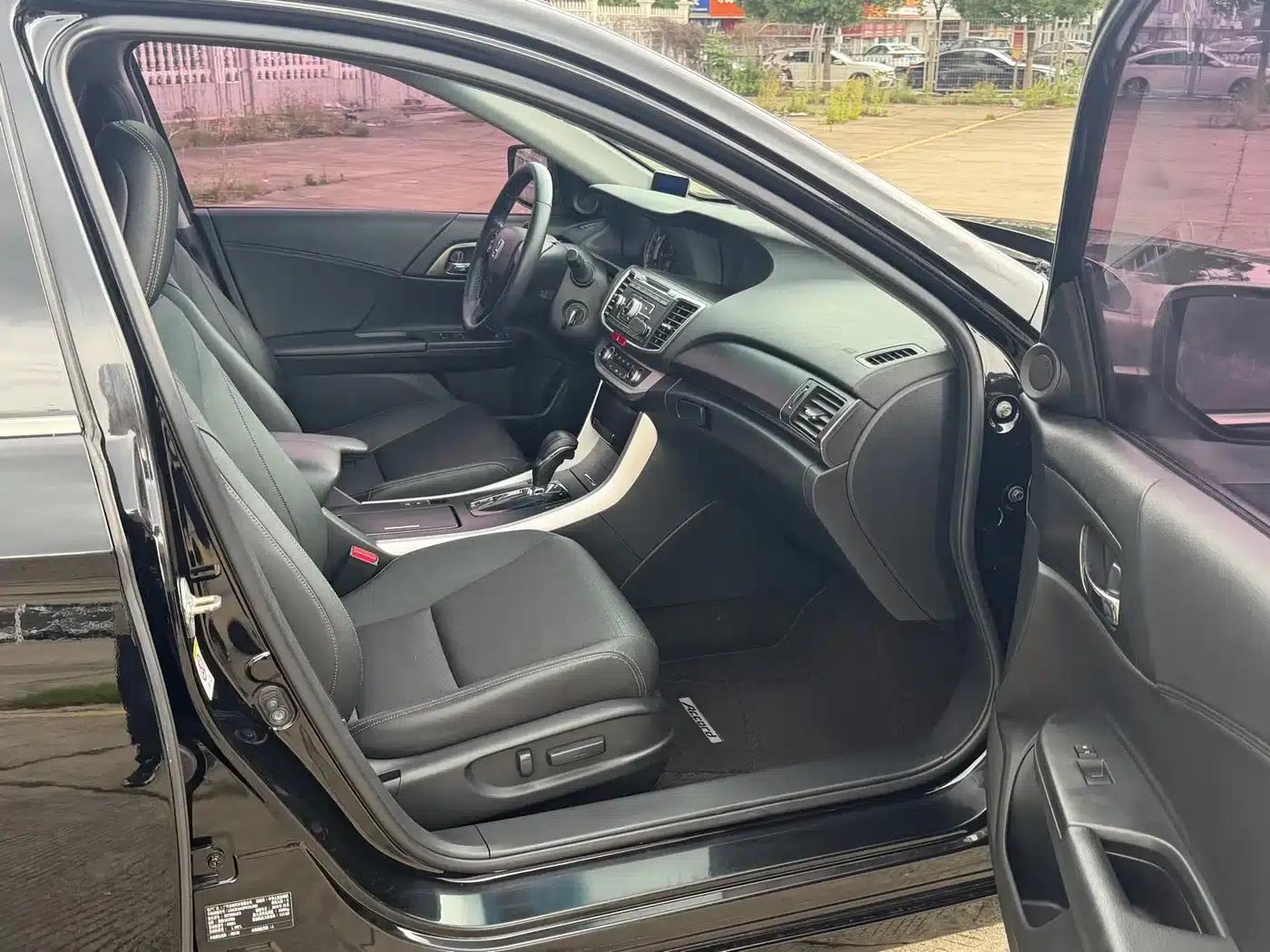 2015 Honda Accord 2.0L LXS Elite Edition — миниатюра 13
