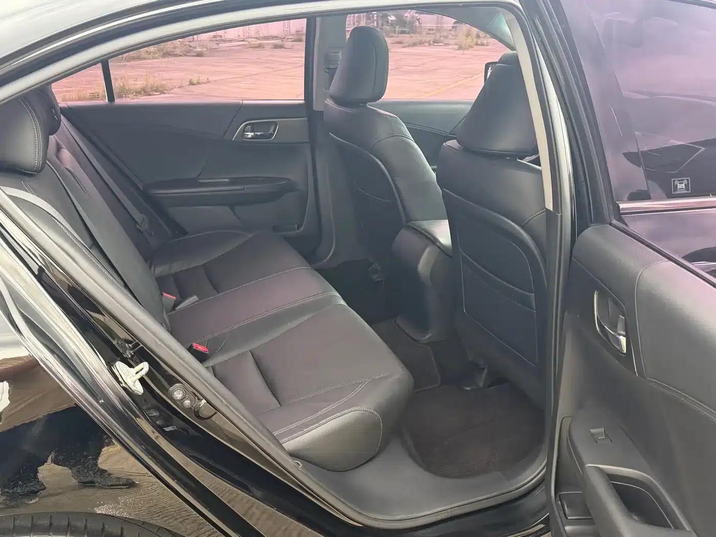 2015 Honda Accord 2.0L LXS Elite Edition — миниатюра 14