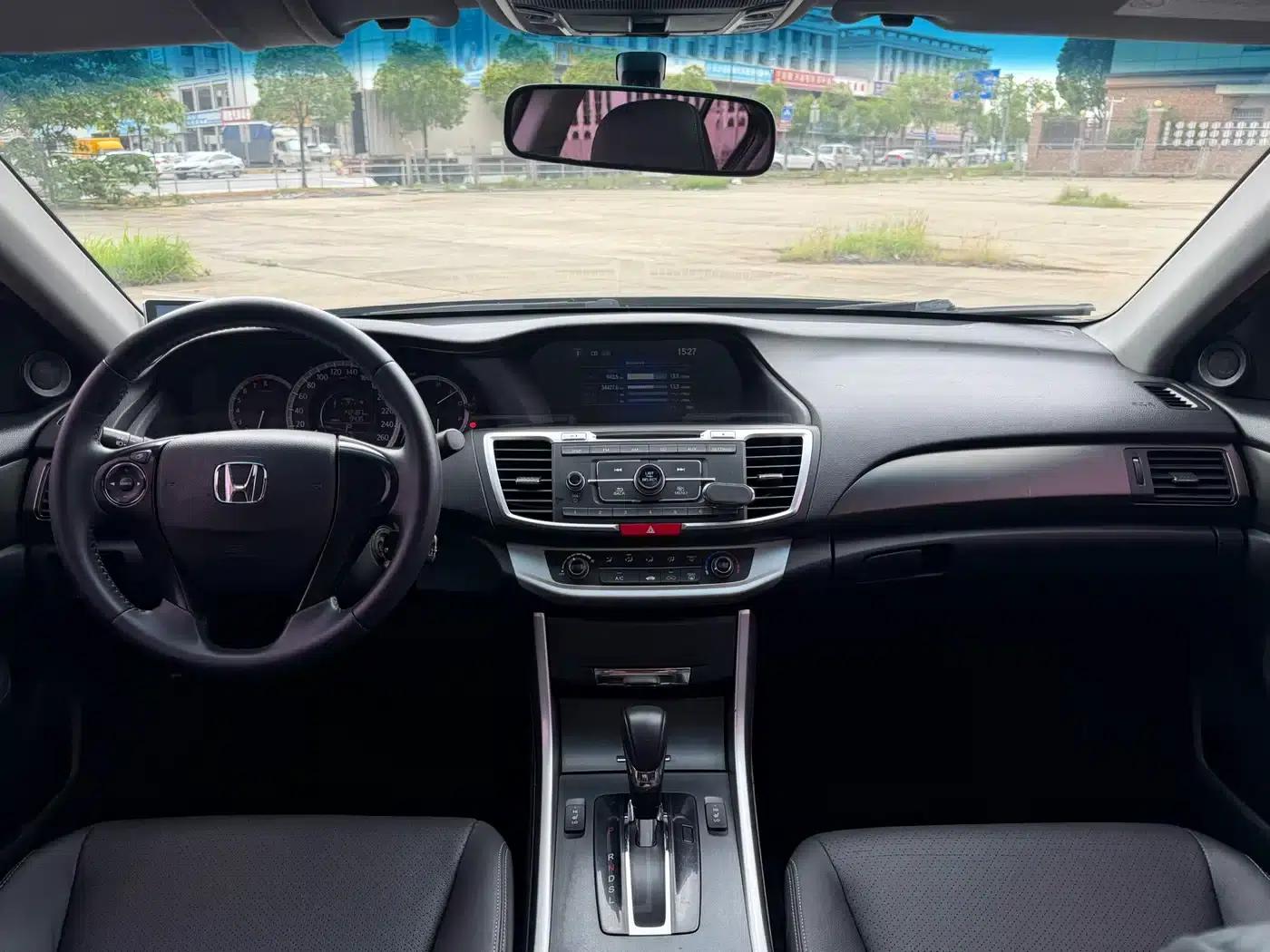 2015 Honda Accord 2.0L LXS Elite Edition — миниатюра 15