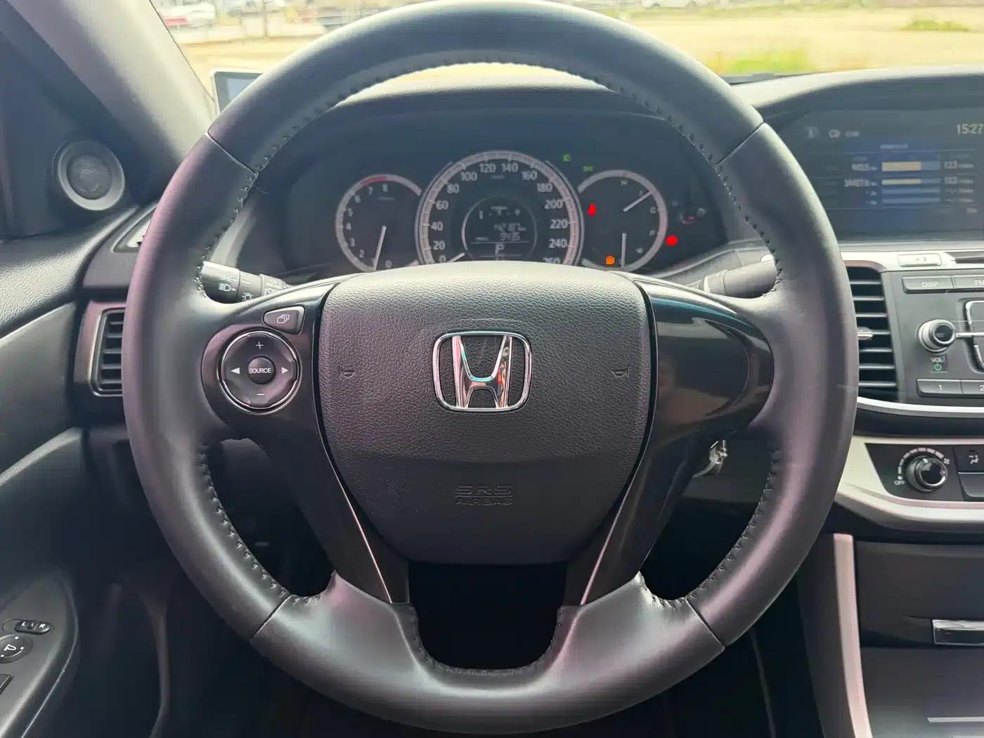 2015 Honda Accord 2.0L LXS Elite Edition — миниатюра 17