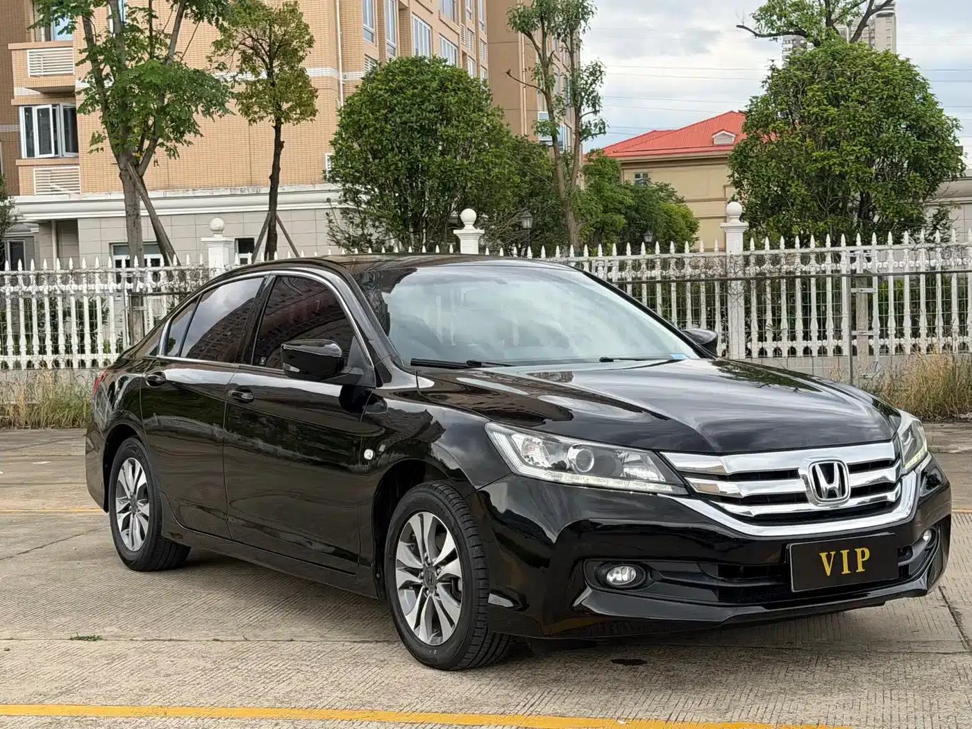 2015 Honda Accord 2.0L LXS Elite Edition — миниатюра 3