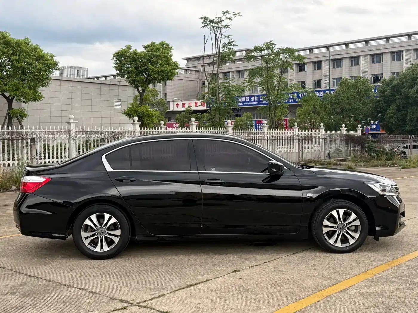 2015 Honda Accord 2.0L LXS Elite Edition — миниатюра 7