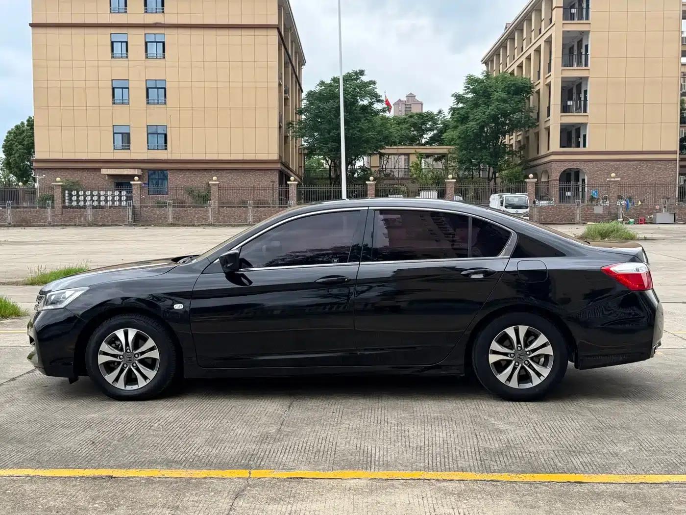 2015 Honda Accord 2.0L LXS Elite Edition — миниатюра 8