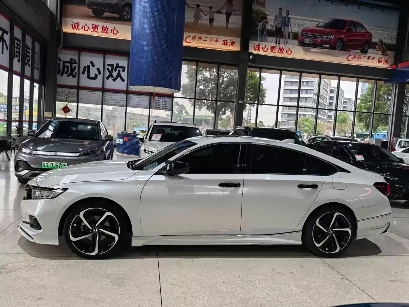 2022 Honda Accord 260TURBO Luxury Edition — миниатюра 2