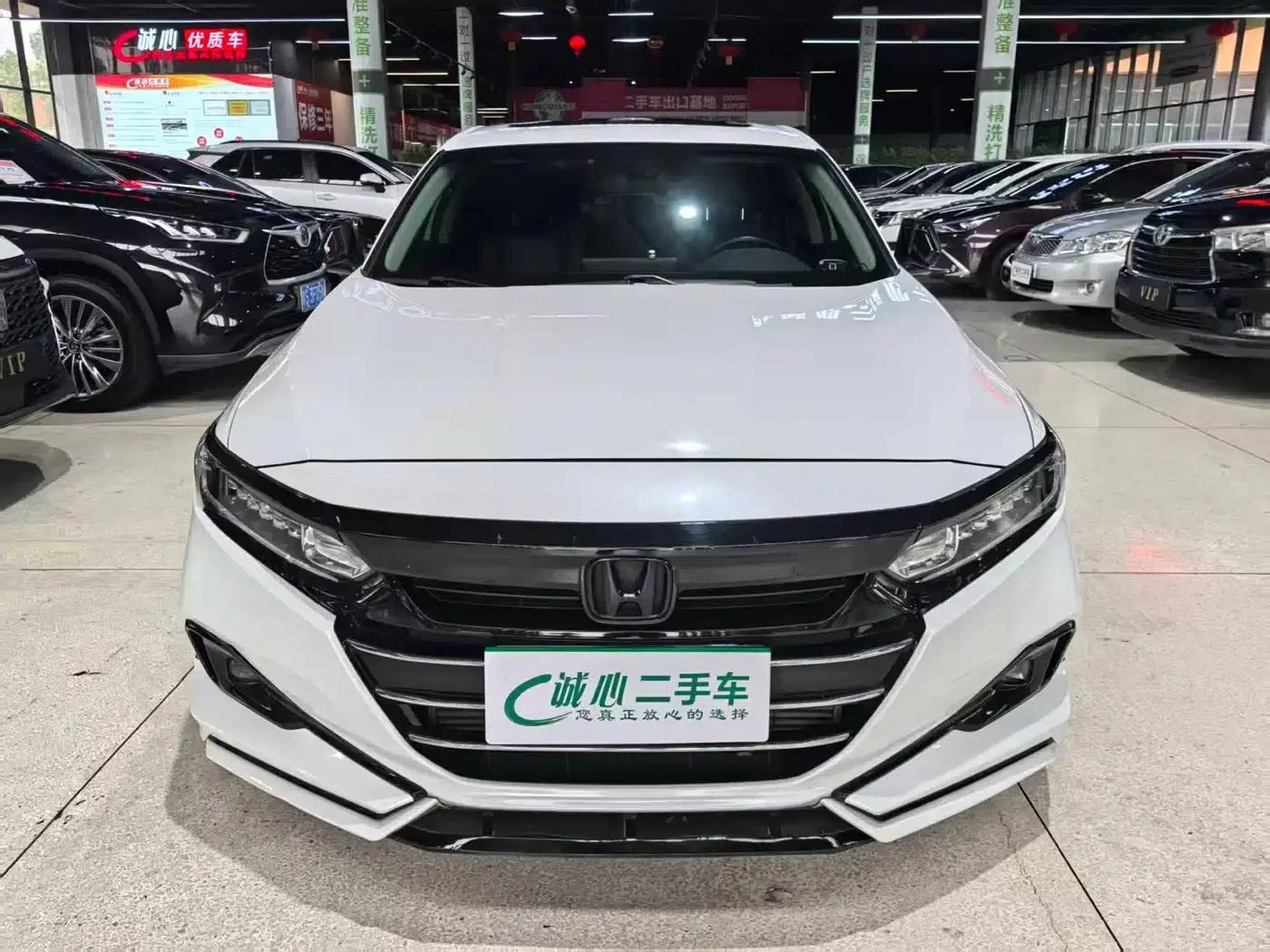 2022 Honda Accord 260TURBO Luxury Edition — миниатюра 3