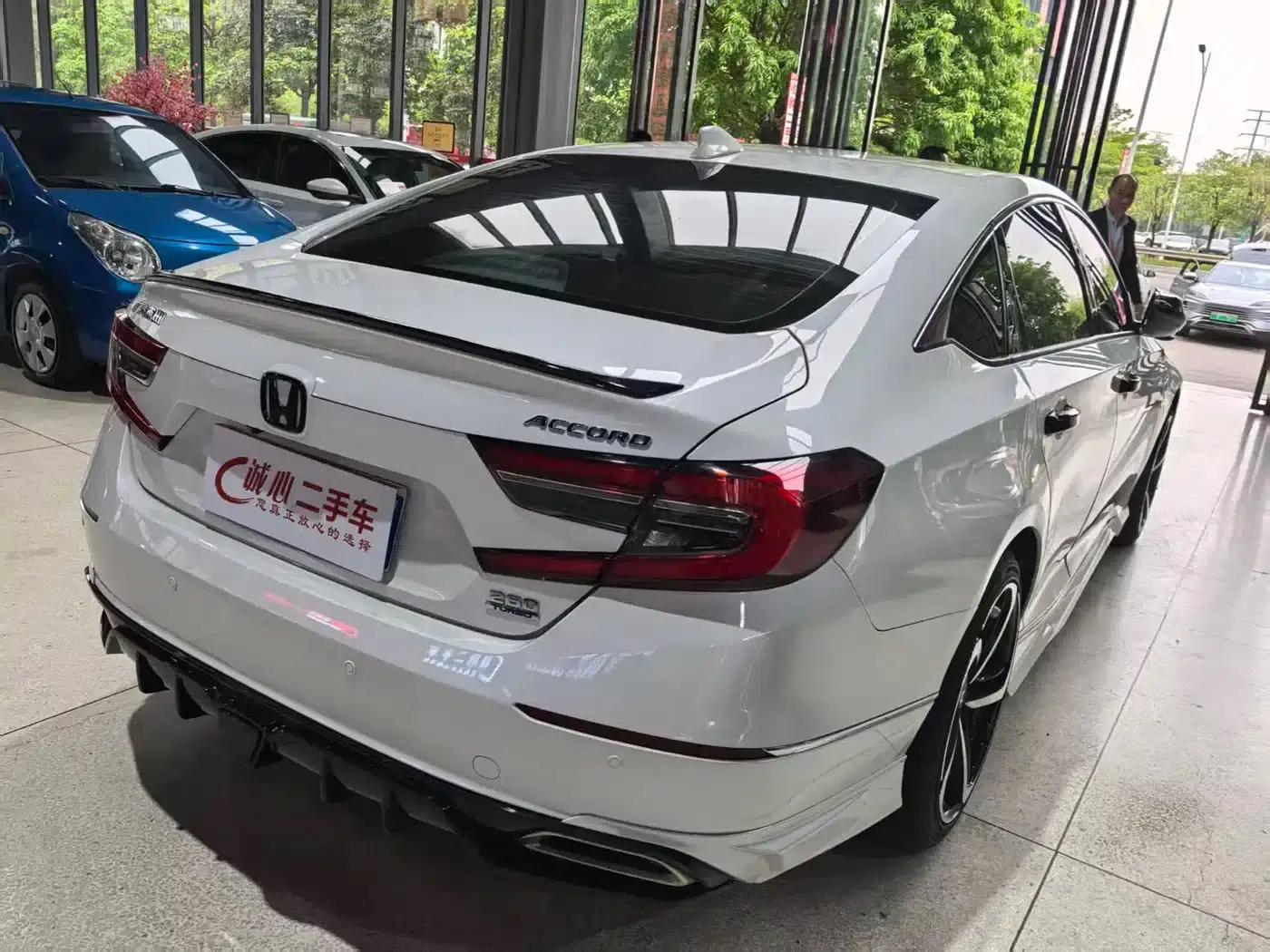 2022 Honda Accord 260TURBO Luxury Edition — миниатюра 4