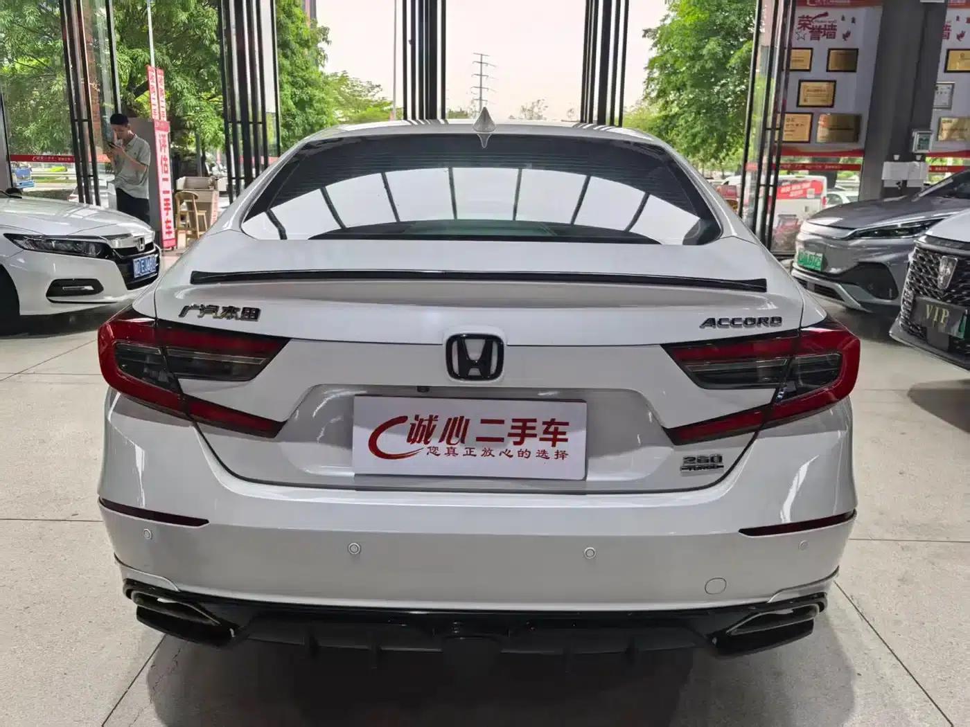 2022 Honda Accord 260TURBO Luxury Edition — миниатюра 5