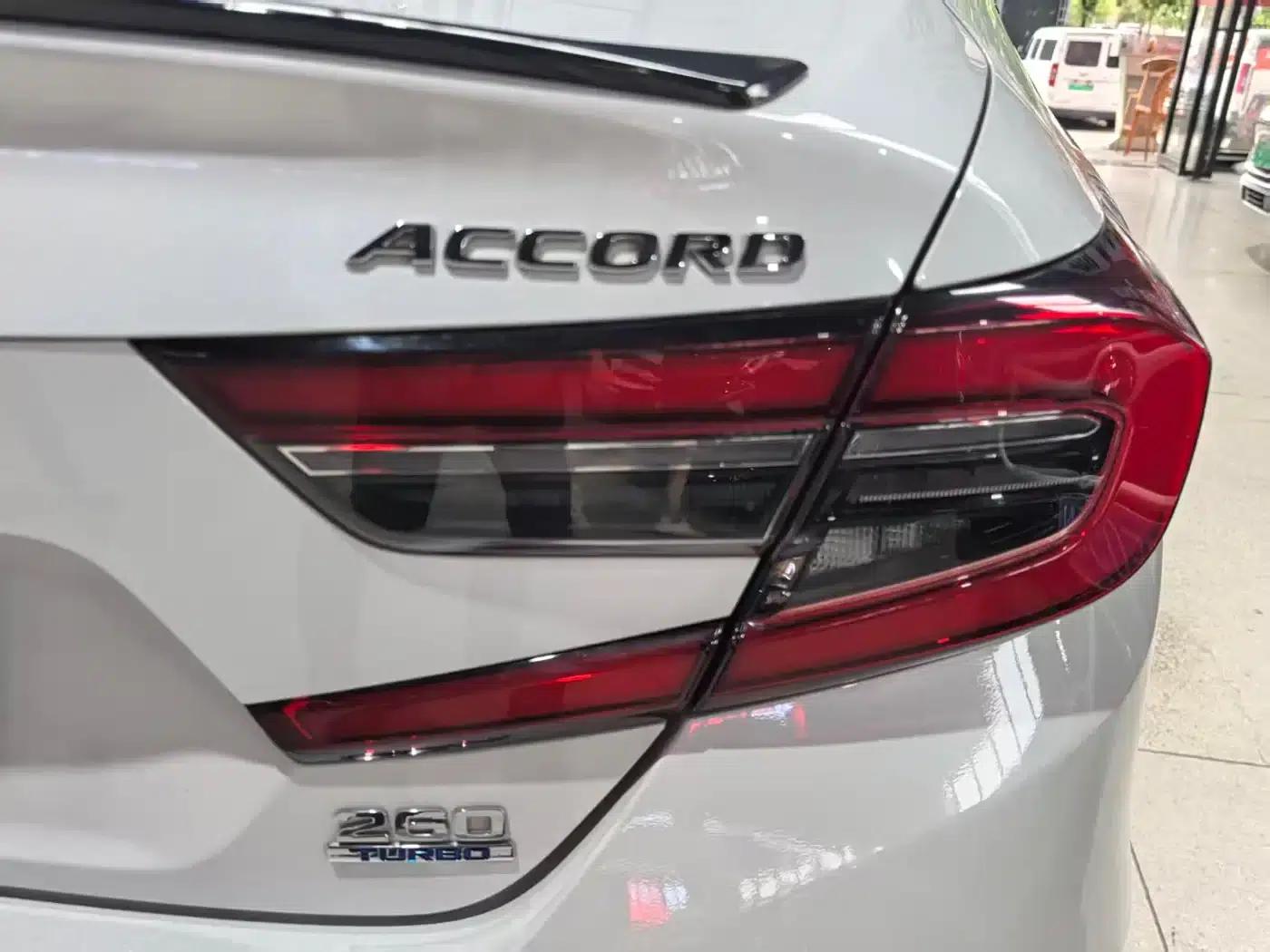 2022 Honda Accord 260TURBO Luxury Edition — миниатюра 6