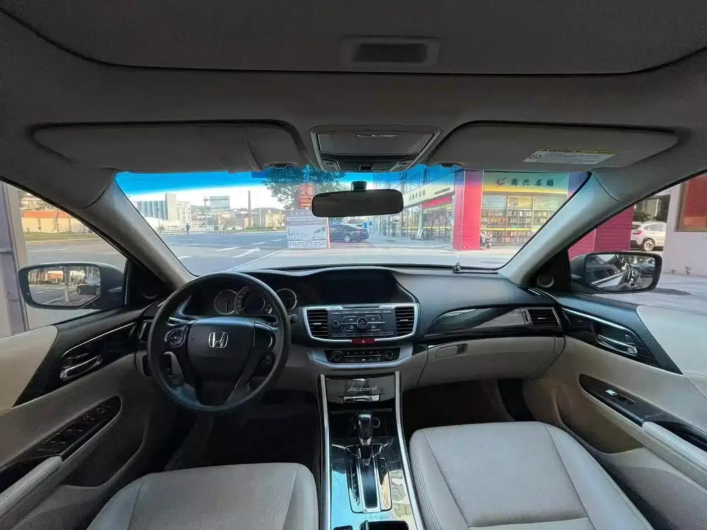 2014 Honda Accord 2.0L LX Comfort Edition — миниатюра 5